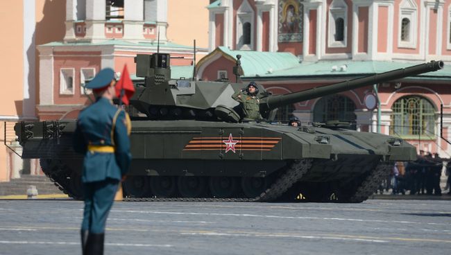 Танк Т-14 на гусеничной платформе Армата во время генеральной репетиции военного парада в ознаменование 70-летия Победы в Великой Отечественной войне 1941-1945 годов. Архивное фото