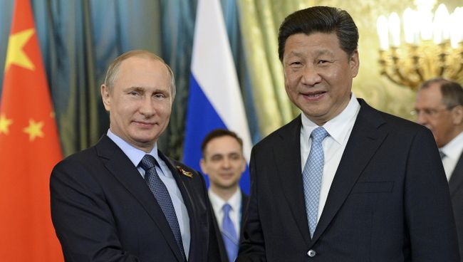 Президент Российской Федерации Владимир Путин и председатель Китайской Народной Республики Си Цзиньпин во время встречи в Кремле Президент Российской Федерации Владимир Путин и председатель Китайской Народной Республики Си Цзиньпин во время встречи в Кремле