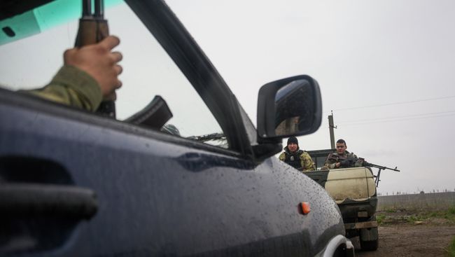 Украинские военные на джипах возле села Широкино. Архивное фото