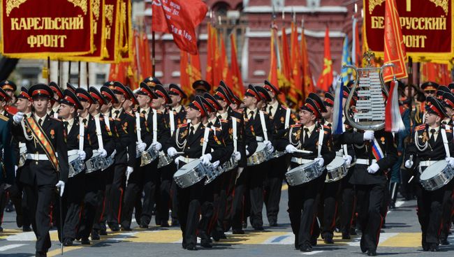 Военнослужащие сводного оркестра во время военного парада в ознаменование 70-летия Победы в Великой Отечественной войне Военнослужащие сводного оркестра во время военного парада в ознаменование 70-летия Победы в Великой Отечественной войне