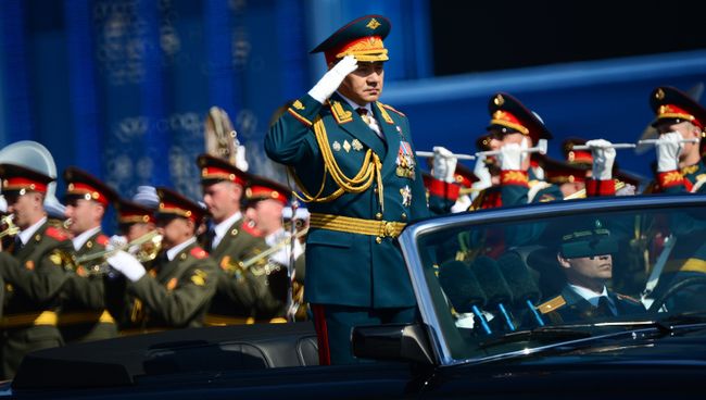 Министр обороны РФ, генерал армии Сергей Шойгу во время военного парада в ознаменование 70-летия Победы в Великой Отечественной войне Министр обороны РФ, генерал армии Сергей Шойгу во время военного парада в ознаменование 70-летия Победы в Великой Отечественной войне