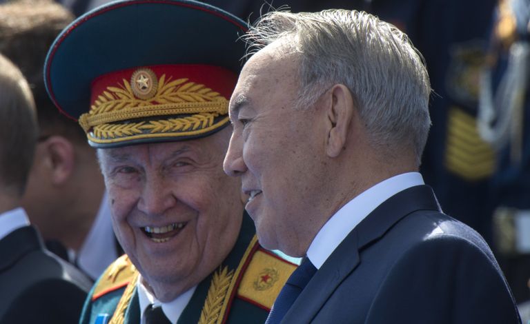 Президент Республики Казахстан Нурсултан Назарбаев во время военного парада в ознаменование 70-летия Победы в Великой Отечественной войне Президент Республики Казахстан Нурсултан Назарбаев во время военного парада в ознаменование 70-летия Победы в Великой Отечественной войне