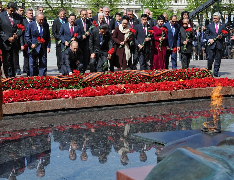 Церемония совместного возложения цветов к Могиле Неизвестного Солдата Церемония совместного возложения цветов к Могиле Неизвестного Солдата