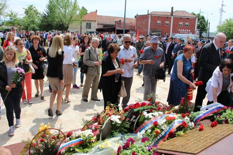 Мемориал воинам CCCР, погибшим от налета авиации США, в Сербии