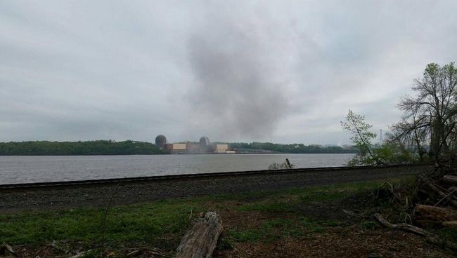 Дым над АЭС Indian point в США Дым над АЭС Indian point в США