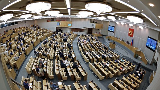 Депутаты Государственной Думы РФ на пленарном заседании Государственной Думы РФ