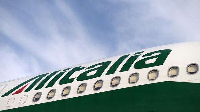 Самолет компании Alitalia. Архивное фото Самолет компании Alitalia. Архивное фото