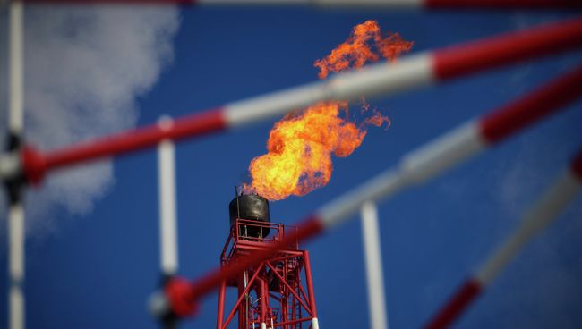 Вид на газовый факел. Архивное фото