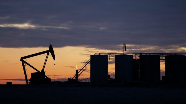 Добыча нефти. Архивное фото Добыча нефти. Архивное фото