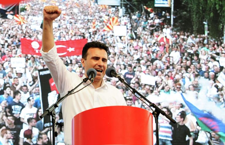 Лидер оппозиции Зоран Заев во время митинга в Скопье, Македония Лидер оппозиции Зоран Заев во время митинга в Скопье, Македония