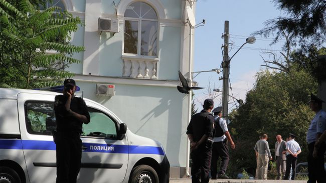 Сотрудники правоохранительных органов в Симферополе. Архивное фото Сотрудники правоохранительных органов в Симферополе. Архивное фото