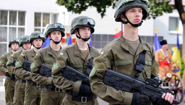 Солдаты Национальной гвардии Украины во время принятия присяги в Харькове. Архивное фото Солдаты Национальной гвардии Украины во время принятия присяги в Харькове. Архивное фото