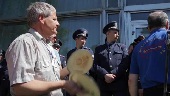 Активисты финансового Майдана стучали крышками от кастрюль на митинге в Киеве Активисты финансового Майдана стучали крышками от кастрюль на митинге в Киеве