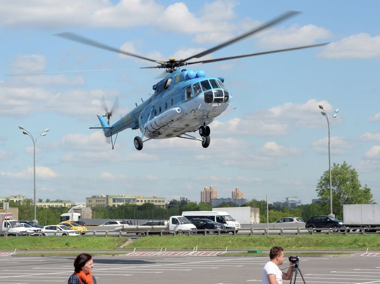 Вертолет Ми-8, прибывший для участия в выставке HeliRussia 2015 Вертолет Ми-8, прибывший для участия в выставке HeliRussia 2015