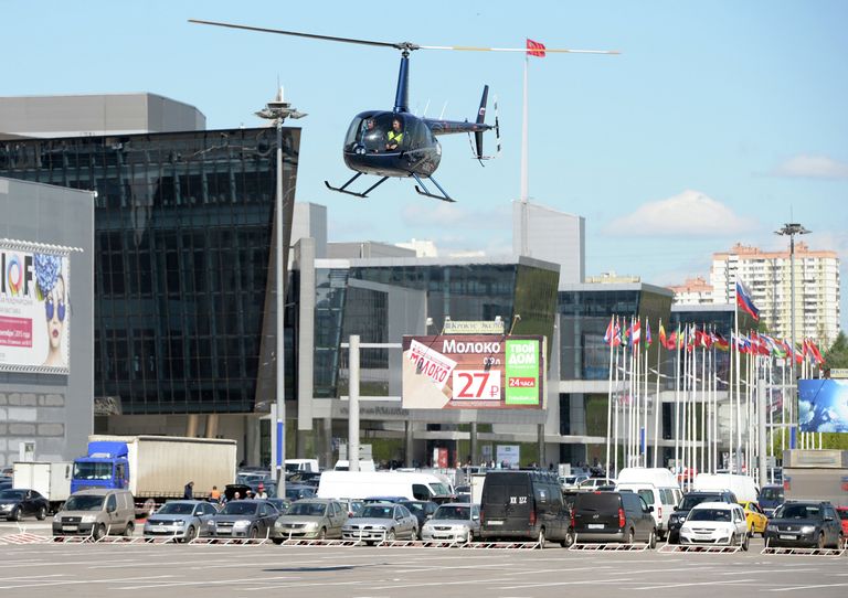 Вертолет Robinson R66 turbine, прибывший для участия в выставке HeliRussia 2015 Вертолет Robinson R66 turbine, прибывший для участия в выставке HeliRussia 2015