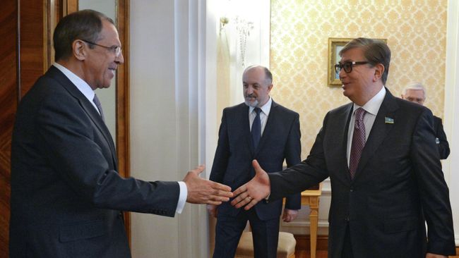 Министр иностранных дел РФ Сергей Лавров и председатель Сената Парламента Республики Казахстан Касым-Жомарт Токаев Министр иностранных дел РФ Сергей Лавров и председатель Сената Парламента Республики Казахстан Касым-Жомарт Токаев