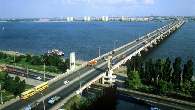 Автомобильный мост через Днепр. Архивное фото Автомобильный мост через Днепр. Архивное фото