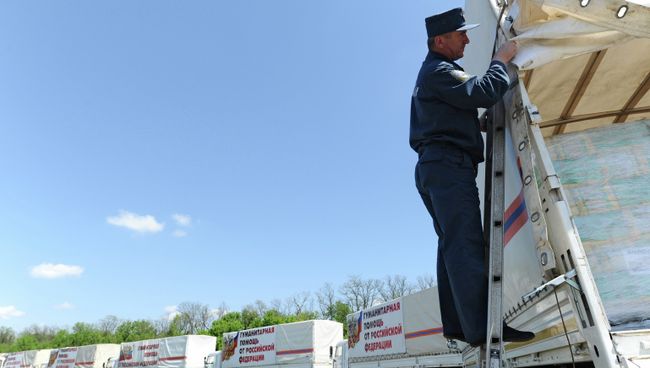 Гуманитарная колонна МЧС России для Донбасса. Архивное фото Гуманитарная колонна МЧС России для Донбасса. Архивное фото
