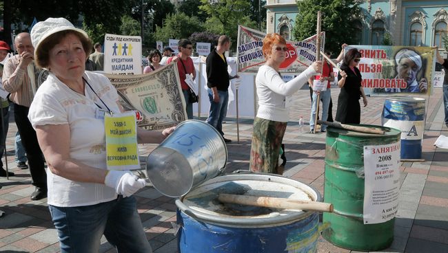 Активисты финансового Майдана проводят митинг в Киеве. Архивное фото. Активисты финансового Майдана проводят митинг в Киеве. Архивное фото.