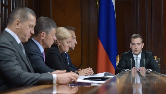 Премьер-министр РФ Д.Медведев провел совещание с вице-премьерами РФ Премьер-министр РФ Д.Медведев провел совещание с вице-премьерами РФ