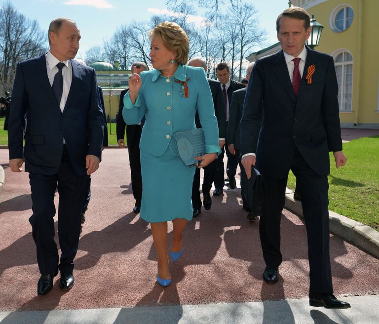 Президент России Владимир Путин, председатель Совета Федерации РФ Валентина Матвиенко и председатель Государственной Думы РФ Сергей Нарышкин Президент России Владимир Путин, председатель Совета Федерации РФ Валентина Матвиенко и председатель Государственной Думы РФ Сергей Нарышкин