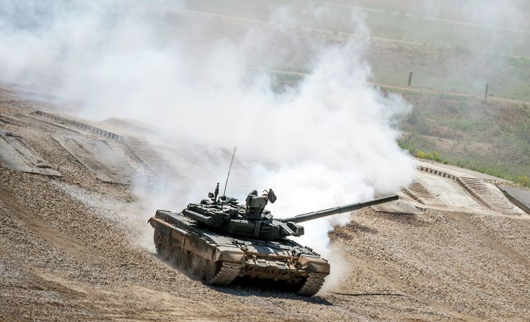 Танк Т-72Б3 во время показа техники в рамках подготовки к международному военно-техническому форуму Армия-2015