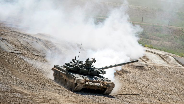Танк Т-72Б3 во время показа техники в рамках подготовки к международному военно-техническому форуму Армия-2015
