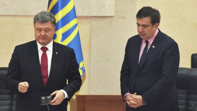 Президент Украины Петр Порошенко и глава Одесской области Михаил Саакашвили. Архивное фото Президент Украины Петр Порошенко и глава Одесской области Михаил Саакашвили. Архивное фото