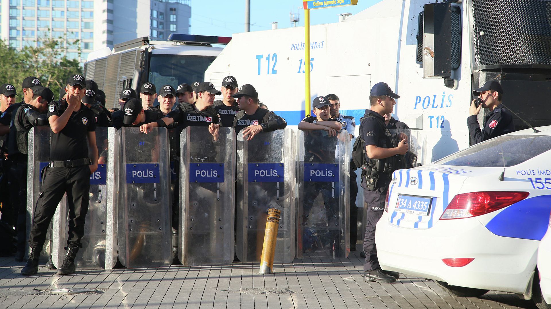 Полиция на площади Таксим в Стамбуле Полиция на площади Таксим в Стамбуле - РИА Новости, 1920, 02.01.2025