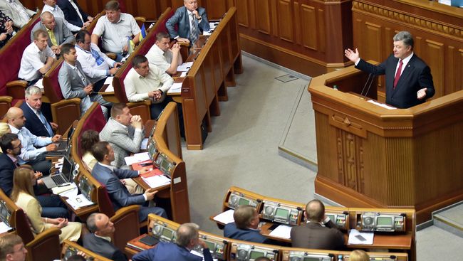 Президент Украины Петр Порошенко на заседании Верховной Рады. Архивное фото