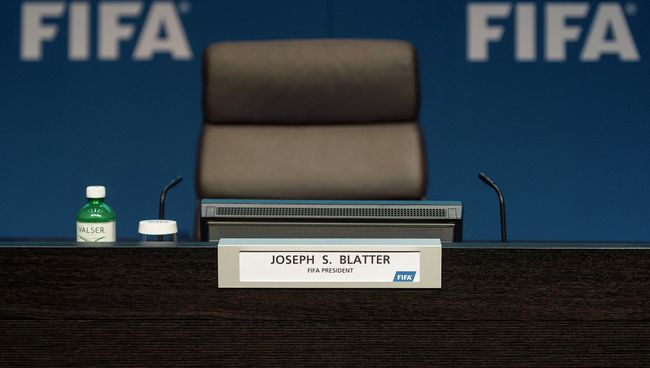 Место восьмого президента ФИФА Йозефа Блаттера перед пресс-конференцией. Архивное фото