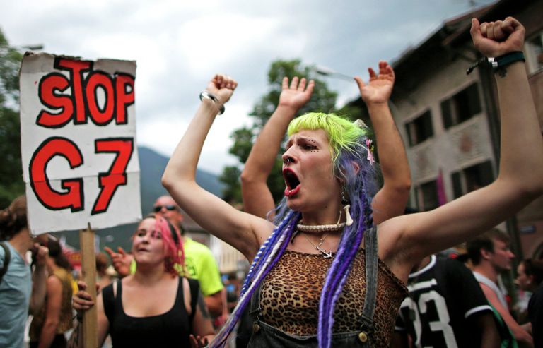 Акция протеста против саммита G7 в Гармиш-Партенкирхене. Июнь 2015 Акция протеста против саммита G7 в Гармиш-Партенкирхене. Июнь 2015