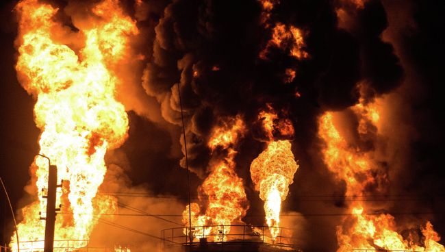 Пожар на нефтебазе в Киевской области Пожар на нефтебазе в Киевской области