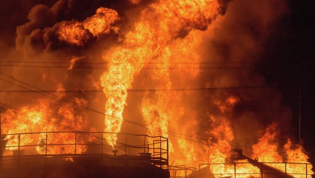 Пожар на нефтебазе в Киевской области