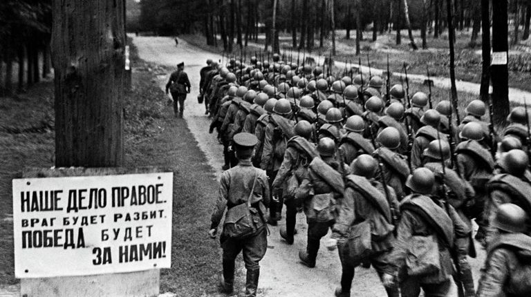 Мобилизация. Колонны бойцов движутся на фронт. Москва, 23 июня 1941 года Мобилизация. Колонны бойцов движутся на фронт. Москва, 23 июня 1941 года
