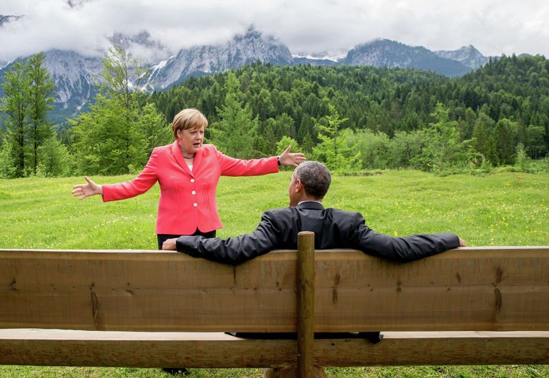 Ангела Меркель и Барак Обама во время саммита G7 в окрестностях замка Эльмау в Баварии Ангела Меркель и Барак Обама во время саммита G7 в окрестностях замка Эльмау в Баварии