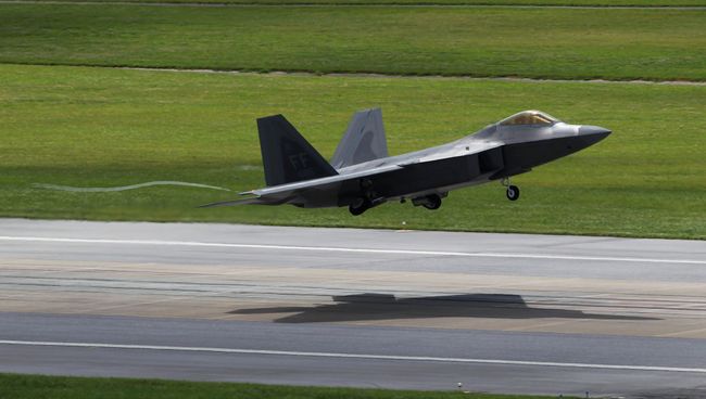 Истребитель ВВС США F-22 Raptor. Архивное фото