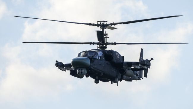 Вертолет Ка-52 во время демонстрационной программы Международного военно-технического форума Армия-2015 Вертолет Ка-52 во время демонстрационной программы Международного военно-технического форума Армия-2015