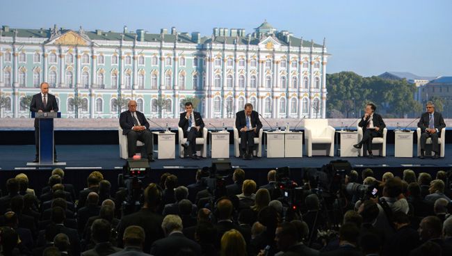 Президент России Владимир Путин выступает на панельной дискуссии в ходе пленарного заседания XIX Петербургского экономического форума Президент России Владимир Путин выступает на панельной дискуссии в ходе пленарного заседания XIX Петербургского экономического форума
