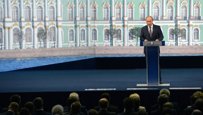 Президент России Владимир Путин на панельной дискуссии в ходе пленарного заседания XIX Петербургского экономического форума Президент России Владимир Путин на панельной дискуссии в ходе пленарного заседания XIX Петербургского экономического форума