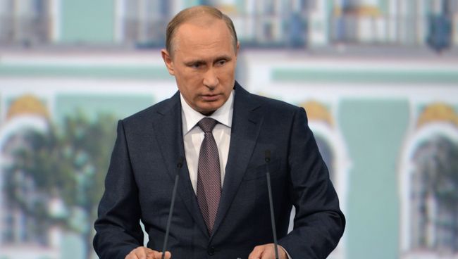 Президент России Владимир Путин на панельной дискуссии в ходе пленарного заседания XIX Петербургского экономического форума Президент России Владимир Путин на панельной дискуссии в ходе пленарного заседания XIX Петербургского экономического форума