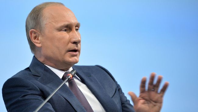Президент России Владимир Путин на панельной дискуссии в ходе пленарного заседания XIX Петербургского экономического форума