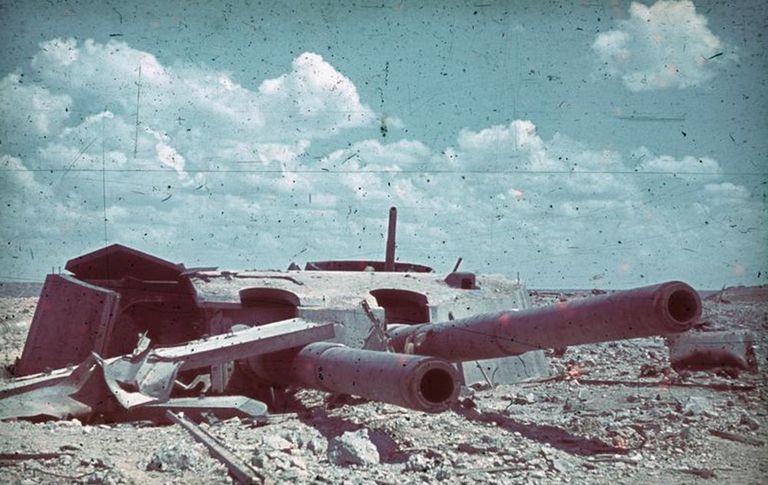Разрушения в крепости Максима Горького, Севастополь Разрушения в крепости Максима Горького, Севастополь