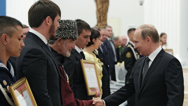 Президент России Владимир Путин на церемонии вручения грамот о присвоении звания Город воинской славы Президент России Владимир Путин на церемонии вручения грамот о присвоении звания Город воинской славы