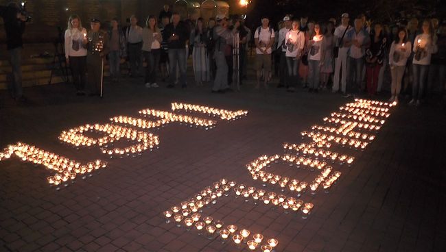 День памяти и скорби: огни над Москвой-рекой, свечи в Крыму и салют в Донецке День памяти и скорби: огни над Москвой-рекой, свечи в Крыму и салют в Донецке
