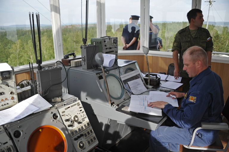 Военнослужащие во время совместной воздушно-огневой конференции ВВС И ПВО России и Белоруссии Военнослужащие во время совместной воздушно-огневой конференции ВВС И ПВО России и Белоруссии