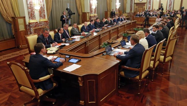 Премьер-министр РФ Д.Медведев провел заседание правительства РФ Премьер-министр РФ Д.Медведев провел заседание правительства РФ