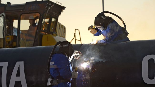 Сварка шва звена магистрального газопровода Сила Сибири. Архивное фото