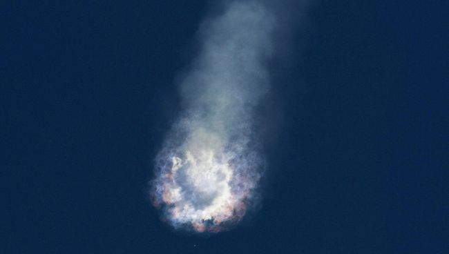 Взрыв ракеты Falcon 9 после запуска к МКС, 28 июня 2015 Взрыв ракеты Falcon 9 после запуска к МКС, 28 июня 2015