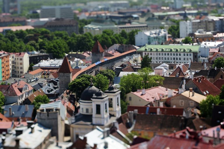 Вид на Старый город с верхушки церкви Оливисте в Таллине, Эстония Вид на Старый город с верхушки церкви Оливисте в Таллине, Эстония
